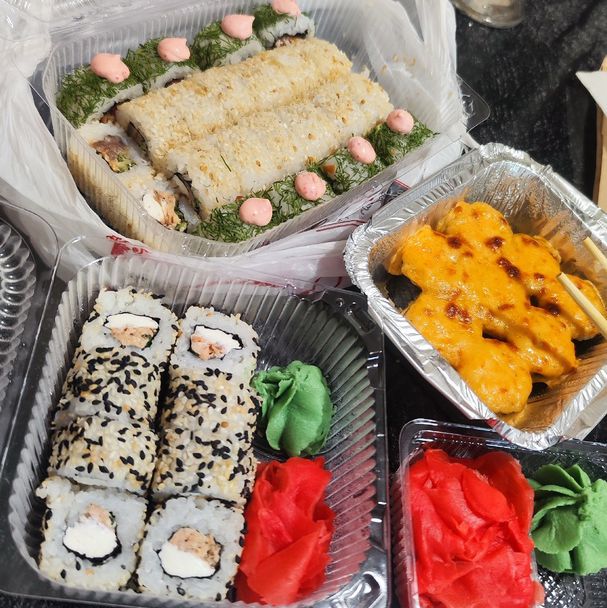Доставка еды фото SushiLife